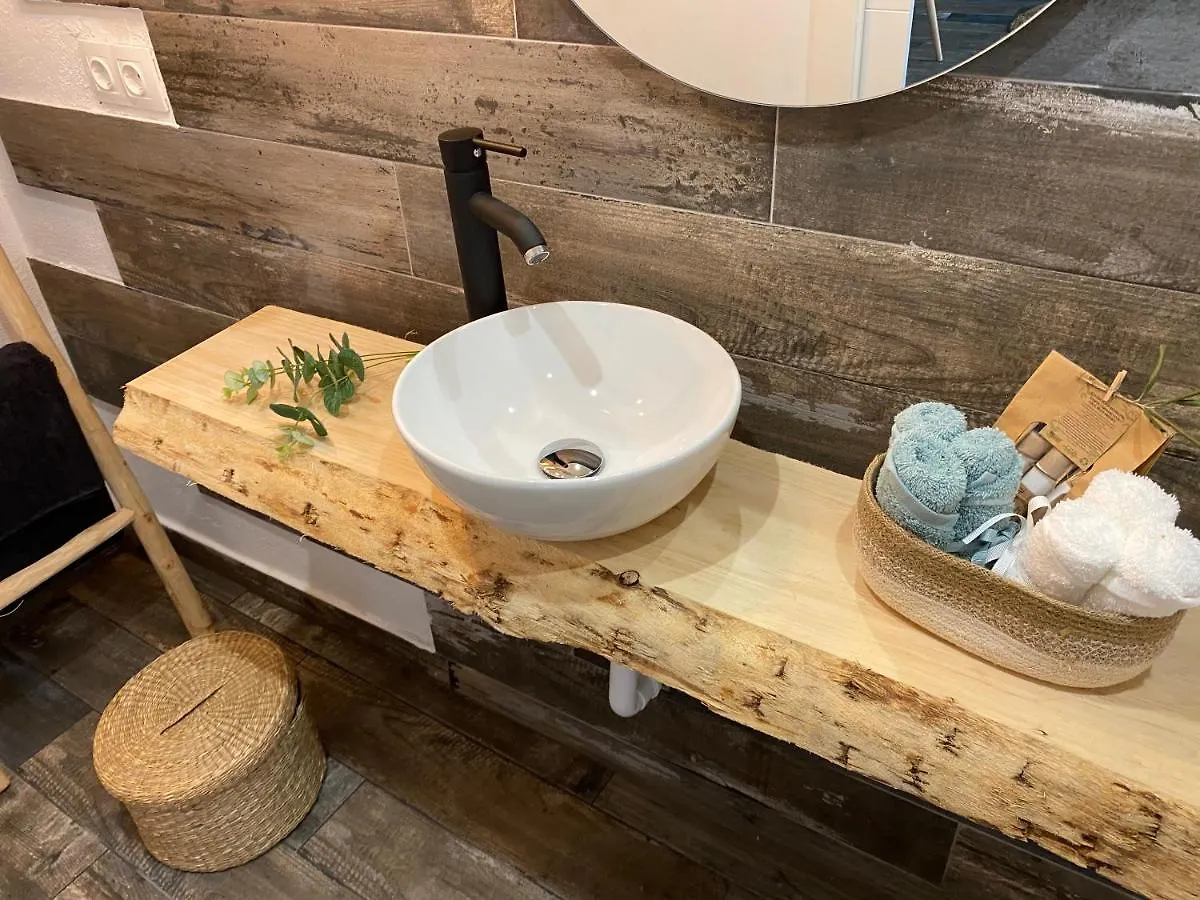Ideal Parelles Aptm Amb Encant Estil Mediterrani I Tranquil A Llança Apartmán
